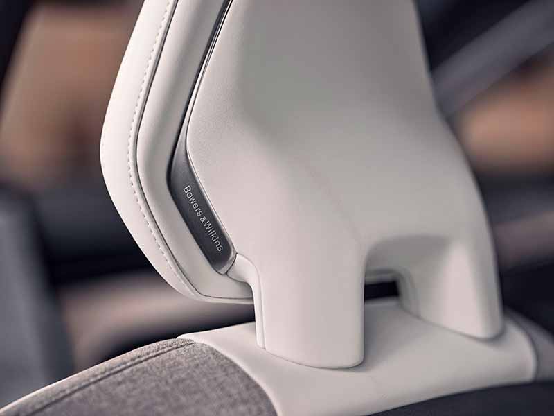 Abre paso a la conectividad con tu Volvo EX90