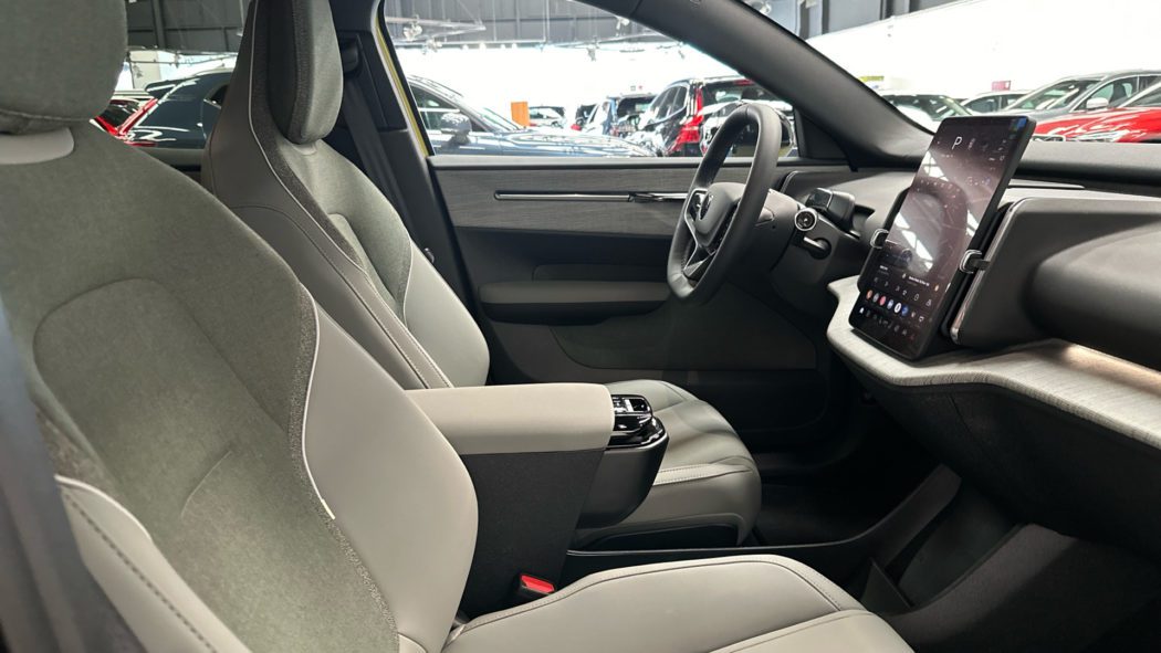 VOLVO EX30 Plus, Single Motor Extended Range, Eléctrico - Imagen 9