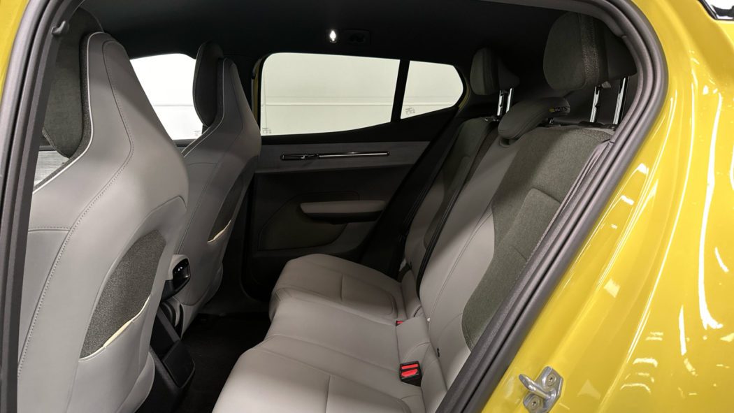 VOLVO EX30 Plus, Single Motor Extended Range, Eléctrico - Imagen 11