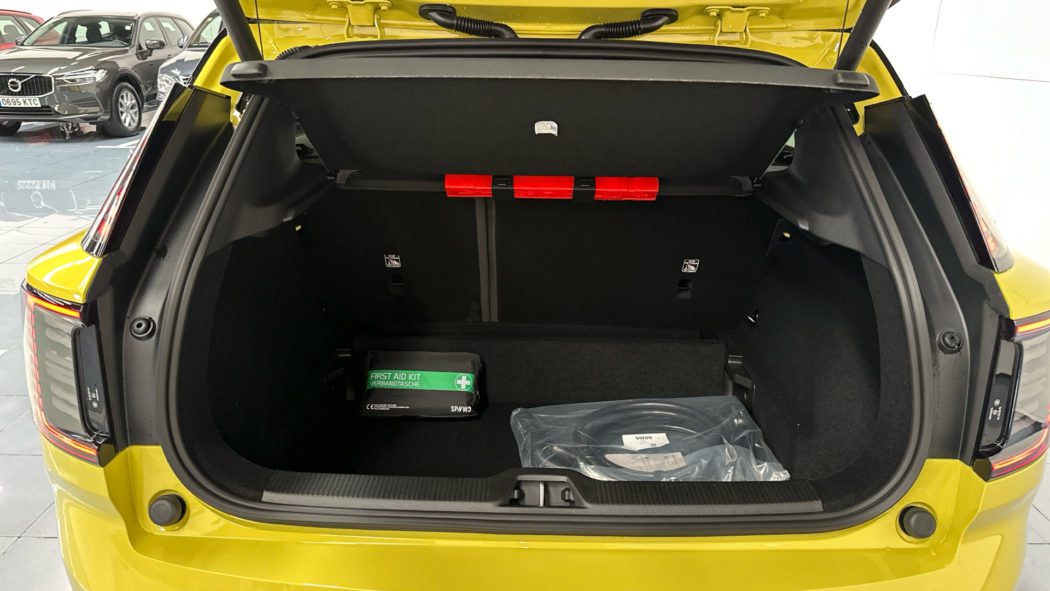 VOLVO EX30 Plus, Single Motor Extended Range, Eléctrico - Imagen 12