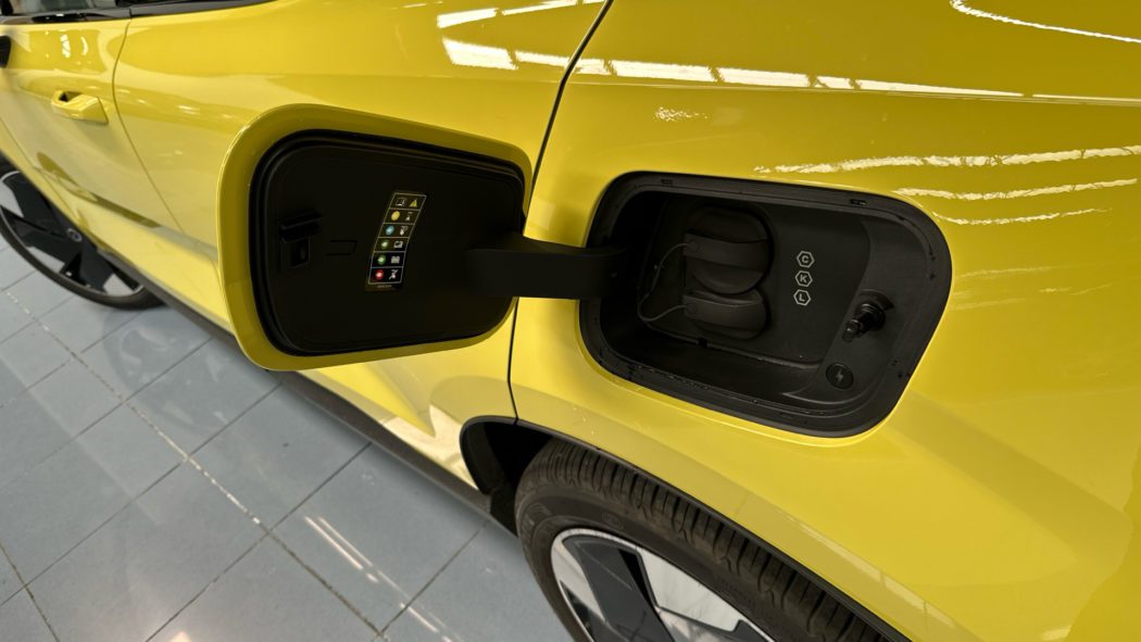 VOLVO EX30 Plus, Single Motor Extended Range, Eléctrico - Imagen 21