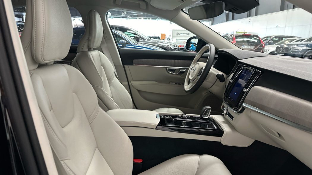 VOLVO S90 Recharge Core, T8 plug-in-hybrid eAWD, Eléctrico/Gasolina, Bright - Imagen 9