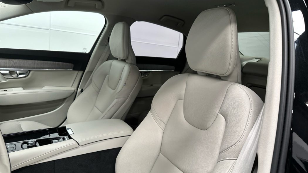 VOLVO S90 Recharge Core, T8 plug-in-hybrid eAWD, Eléctrico/Gasolina, Bright - Imagen 10