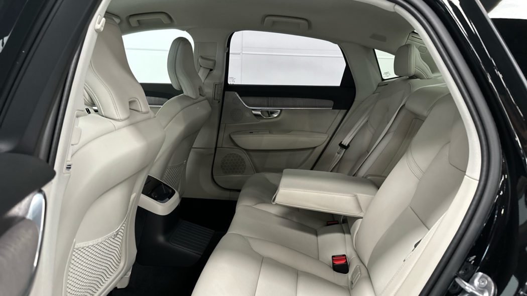 VOLVO S90 Recharge Core, T8 plug-in-hybrid eAWD, Eléctrico/Gasolina, Bright - Imagen 11