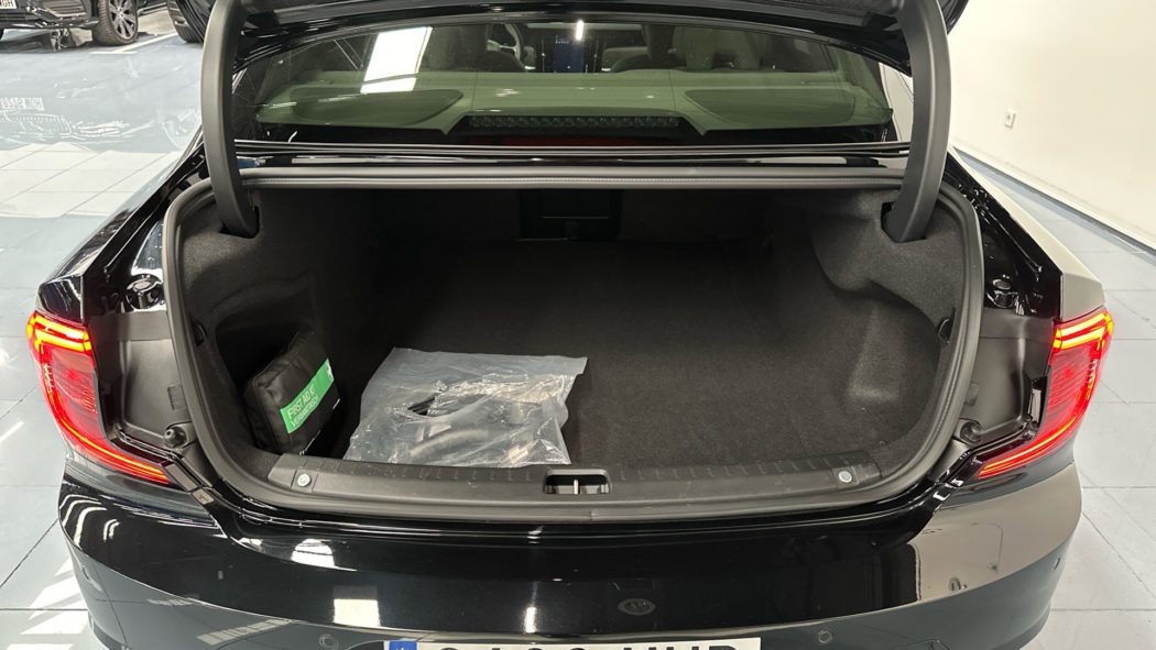 VOLVO S90 Recharge Core, T8 plug-in-hybrid eAWD, Eléctrico/Gasolina, Bright - Imagen 12