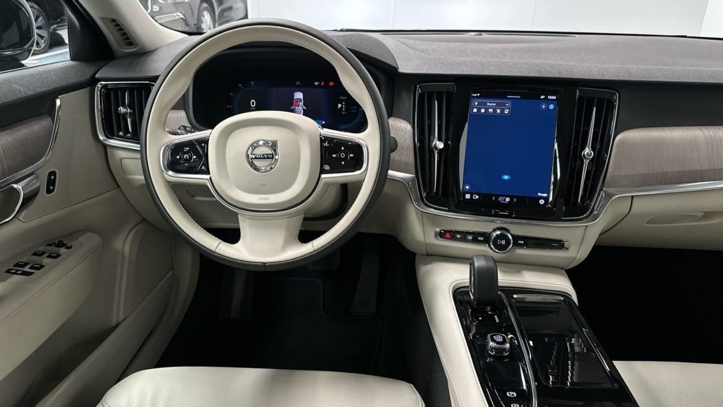VOLVO S90 Recharge Core, T8 plug-in-hybrid eAWD, Eléctrico/Gasolina, Bright - Imagen 13