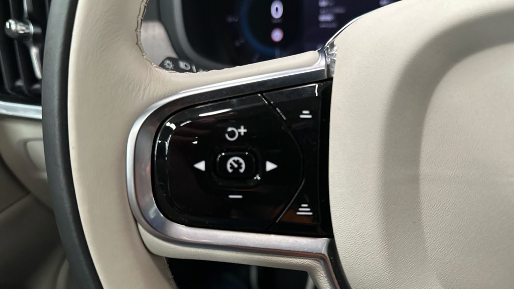 VOLVO S90 Recharge Core, T8 plug-in-hybrid eAWD, Eléctrico/Gasolina, Bright - Imagen 18