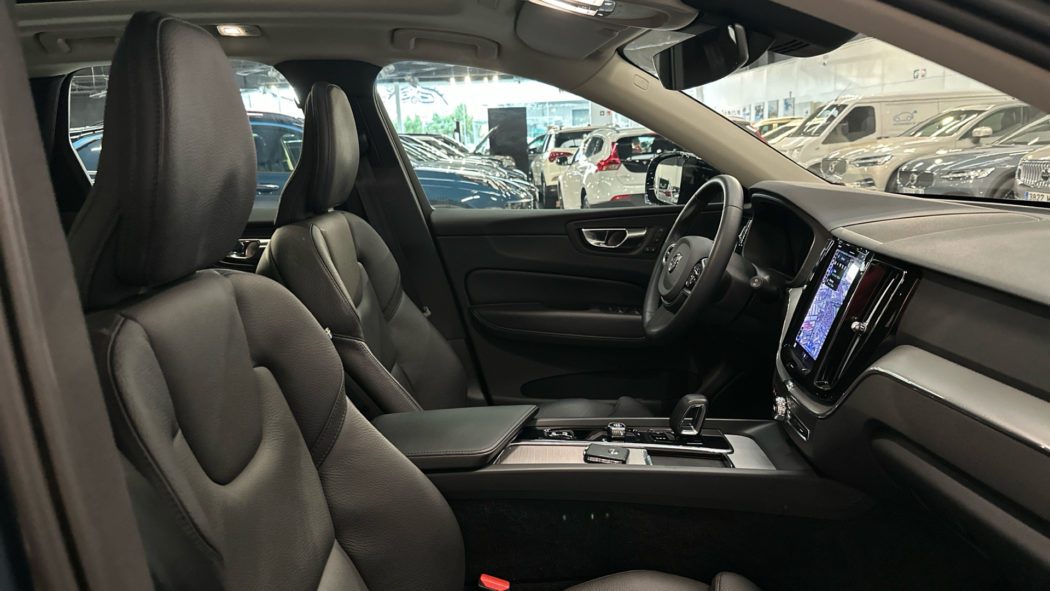 VOLVO XC60 Recharge Dark Plus T6 Plug-in Hybrid EAWD Automatic - Imagen 9
