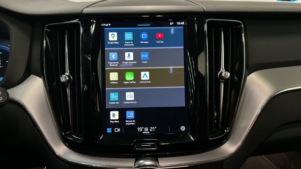 VOLVO XC60 Recharge Dark Plus T6 Plug-in Hybrid EAWD Automatic - Imagen 15