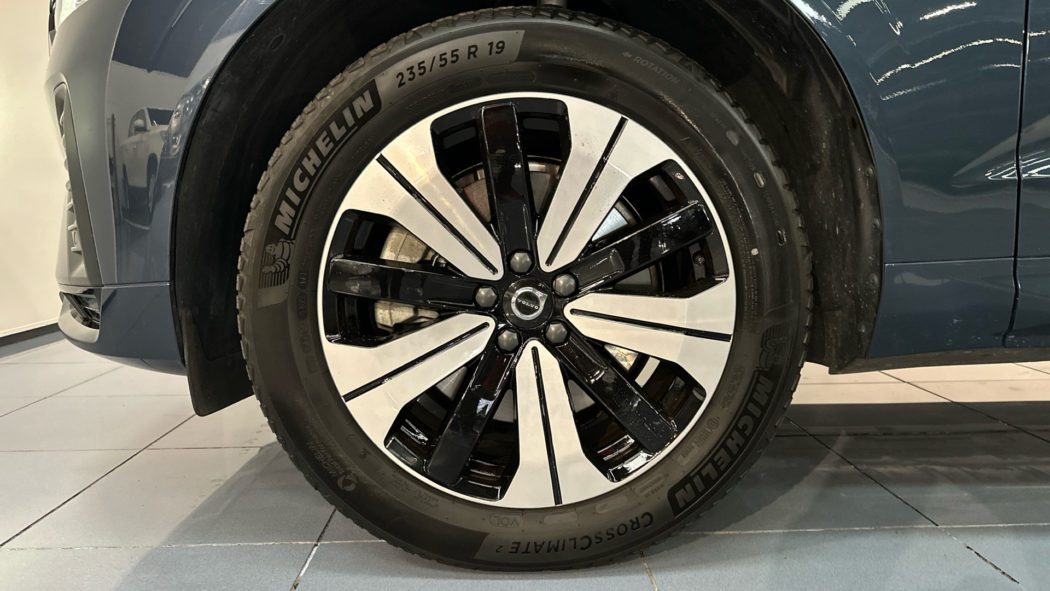 VOLVO XC60 Recharge Dark Plus T6 Plug-in Hybrid EAWD Automatic - Imagen 16