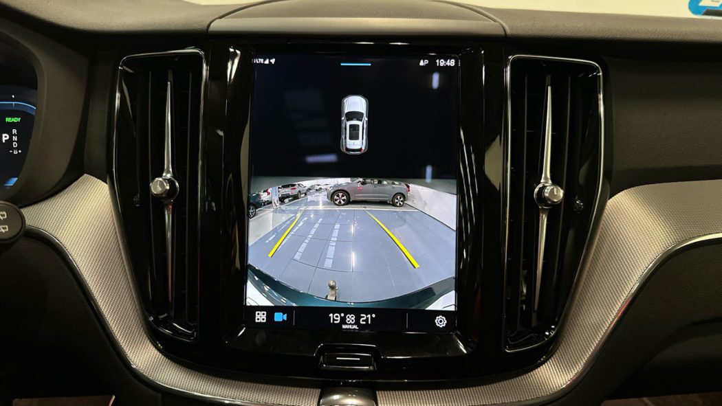 VOLVO XC60 Recharge Dark Plus T6 Plug-in Hybrid EAWD Automatic - Imagen 19