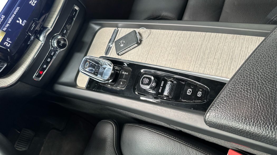 VOLVO XC60 T6 Twin Recharge Inscription - Imagen 17