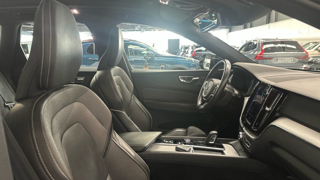VOLVO XC60 T6 Twin Recharge R-Desing - Imagen 9