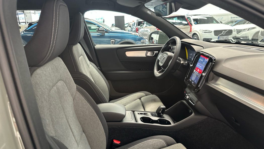 VOLVO XC40 Core B3(G) Mild Hybrid - Imagen 9