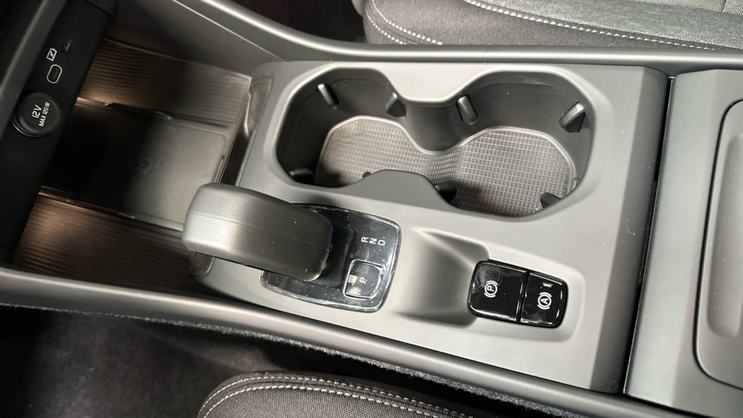 VOLVO XC40 Core B3(G) Mild Hybrid - Imagen 17