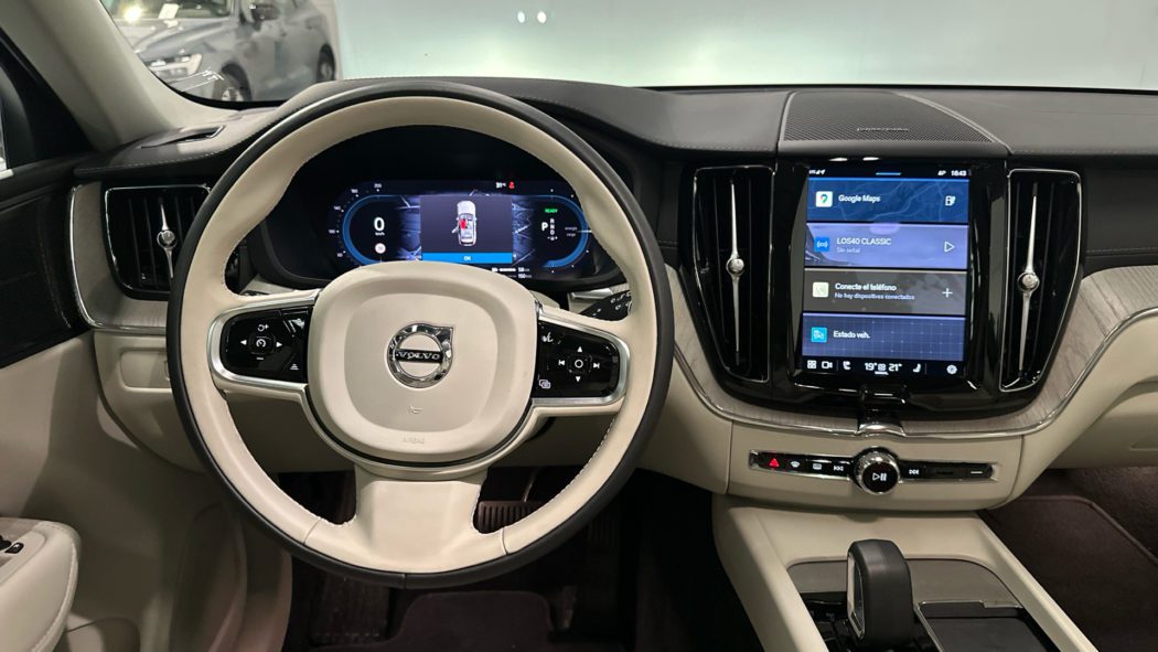 VOLVO XC60 Recharge Dark Ultimate T6 Plug-in Hybrid EAWD Automatic - Imagen 13