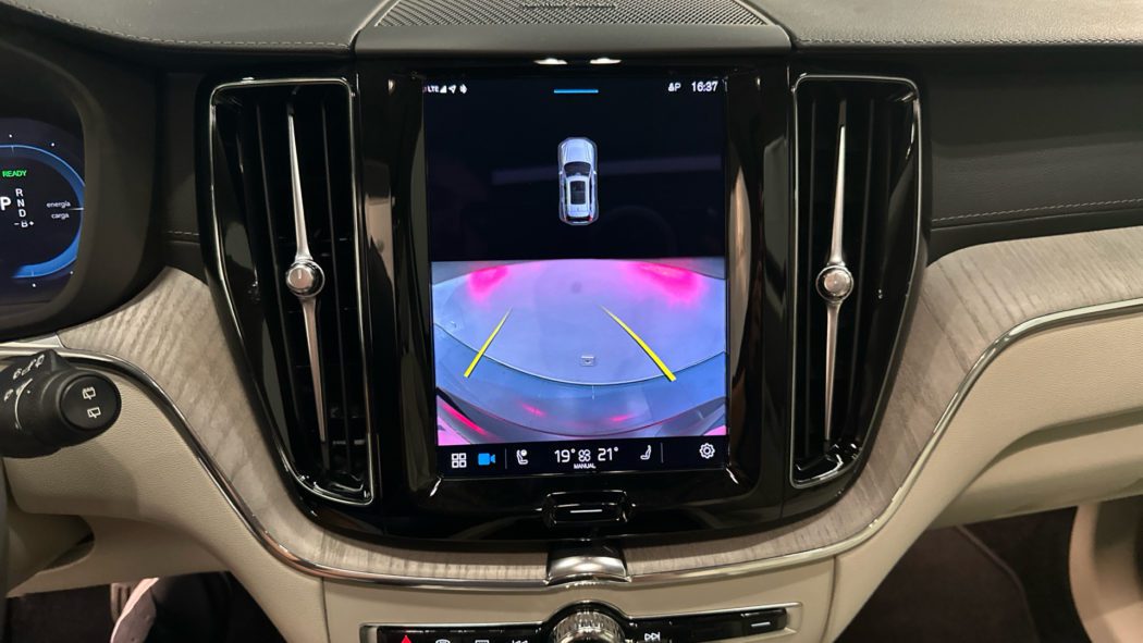 VOLVO XC60 Recharge Dark Ultimate T6 Plug-in Hybrid EAWD Automatic - Imagen 19