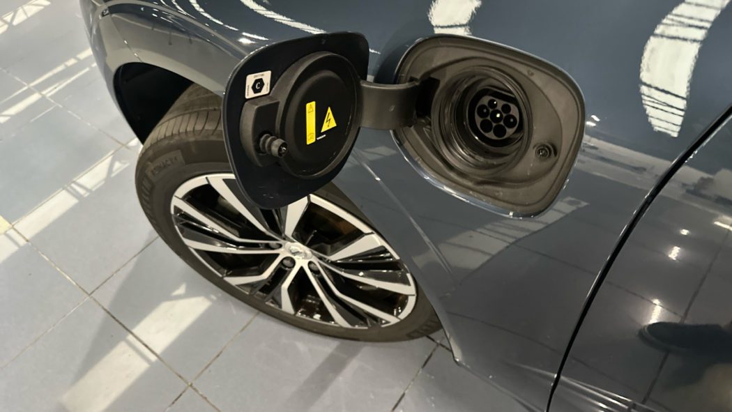VOLVO XC60 Recharge Dark Ultimate T6 Plug-in Hybrid EAWD Automatic - Imagen 21
