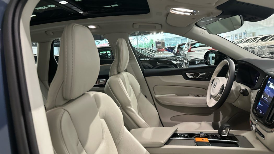 VOLVO XC60 D4 Inscription Automático - Imagen 9