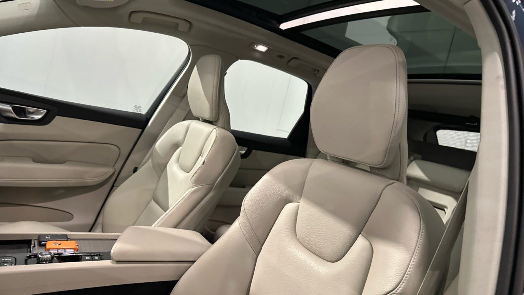 VOLVO XC60 D4 Inscription Automático - Imagen 10