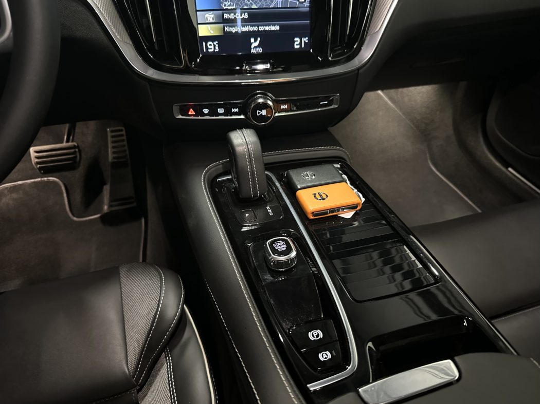 VOLVO V60 RECHARGE T6 R Design  Automatic - Imagen 13