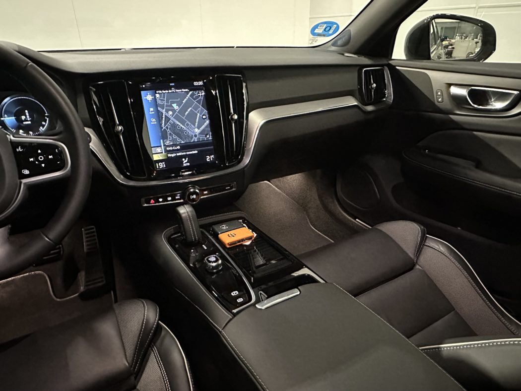 VOLVO V60 RECHARGE T6 R Design  Automatic - Imagen 14
