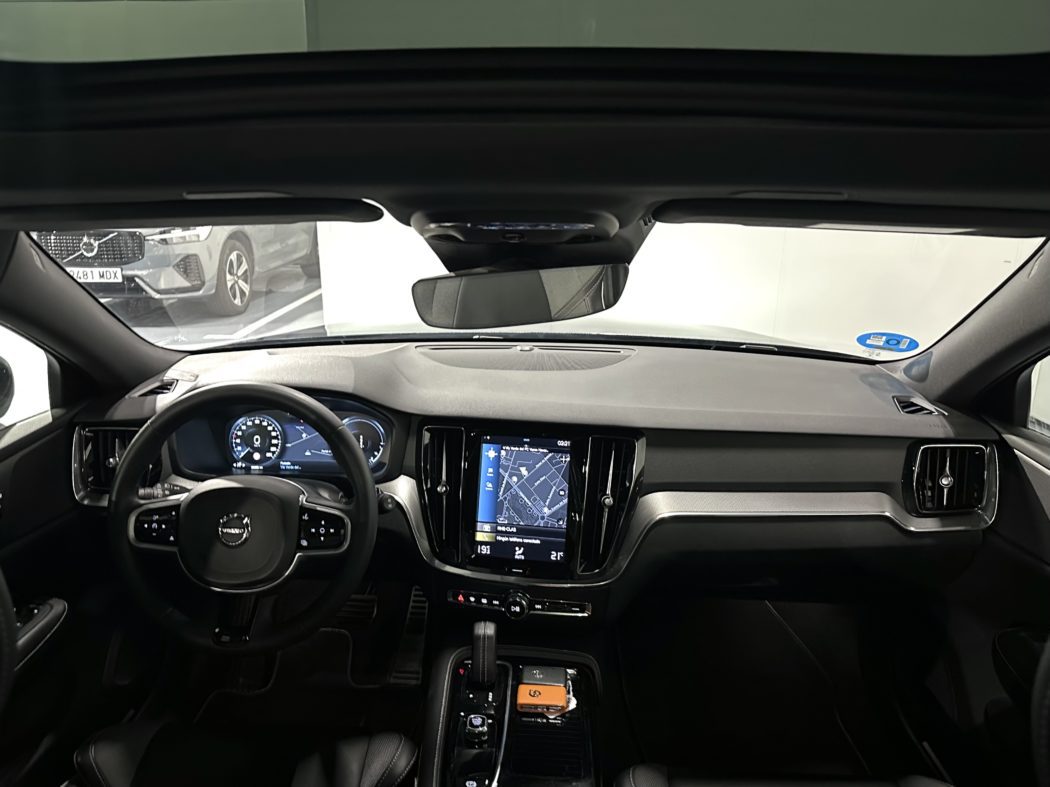 VOLVO V60 RECHARGE T6 R Design  Automatic - Imagen 15