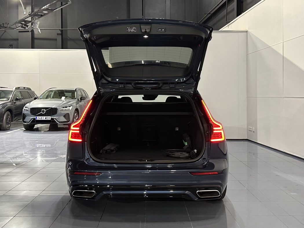 VOLVO V60 RECHARGE T6 R Design  Automatic - Imagen 16