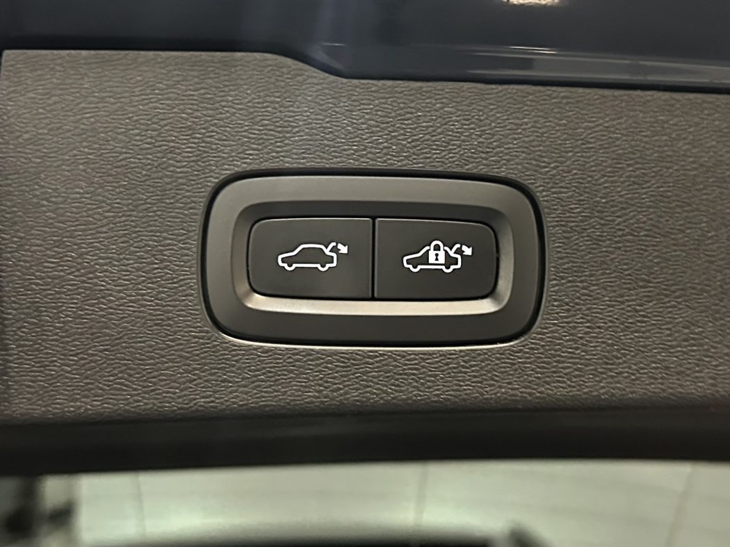 VOLVO V60 RECHARGE T6 R Design  Automatic - Imagen 17