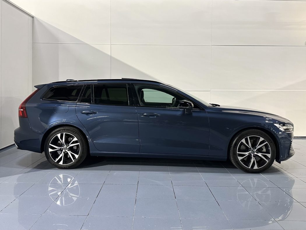 VOLVO V60 RECHARGE T6 R Design  Automatic - Imagen 2