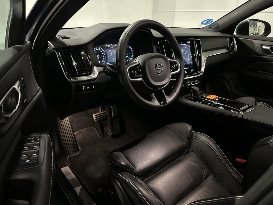 VOLVO V60 RECHARGE T6 R Design  Automatic - Imagen 5
