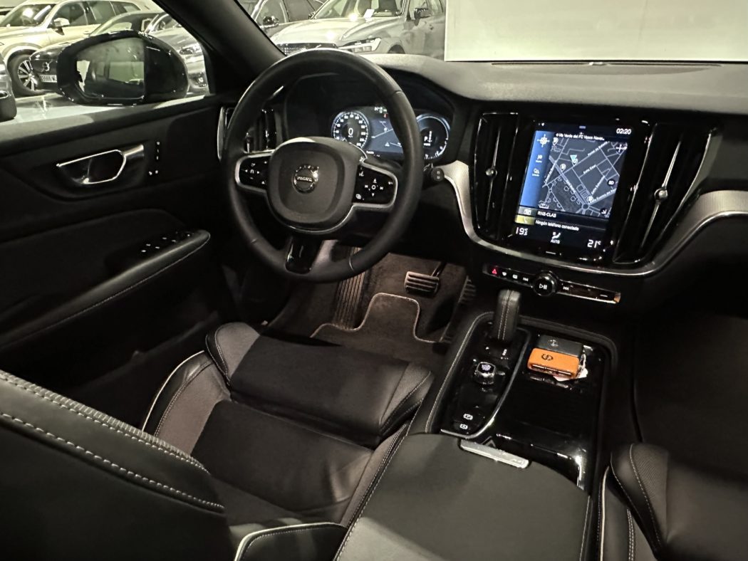 VOLVO V60 RECHARGE T6 R Design  Automatic - Imagen 9