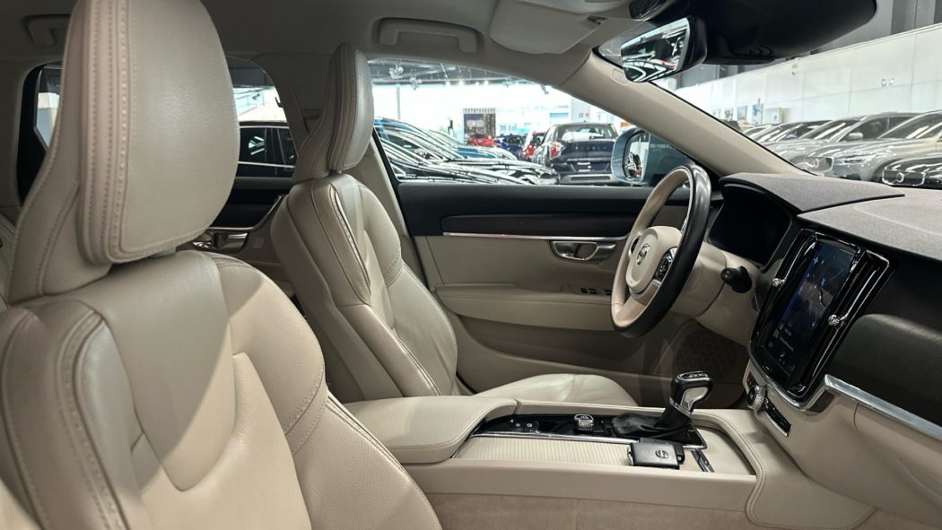 VOLVO V90 Cross Country  D4 AWD  Automático - Imagen 9