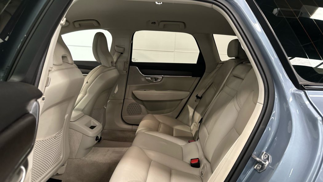 VOLVO V90 Cross Country  D4 AWD  Automático - Imagen 11