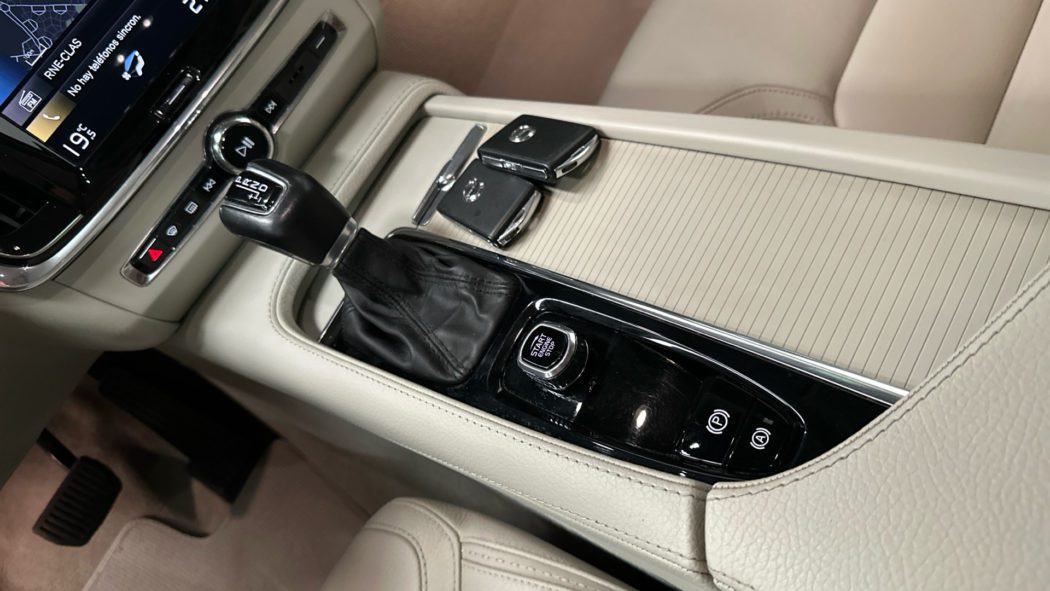 VOLVO V90 Cross Country  D4 AWD  Automático - Imagen 17
