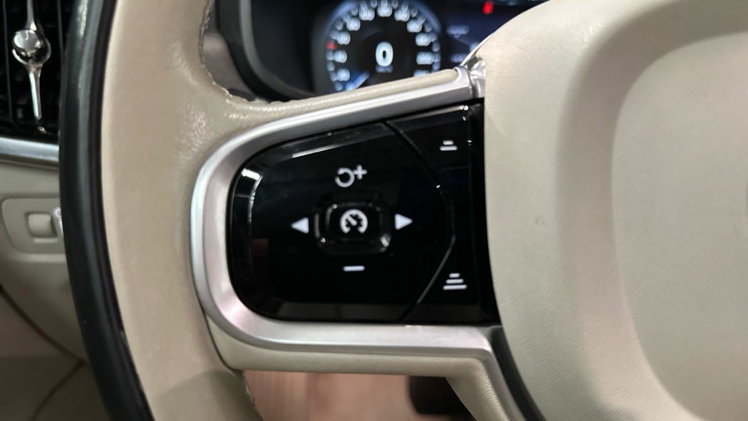 VOLVO V90 Cross Country  D4 AWD  Automático - Imagen 18