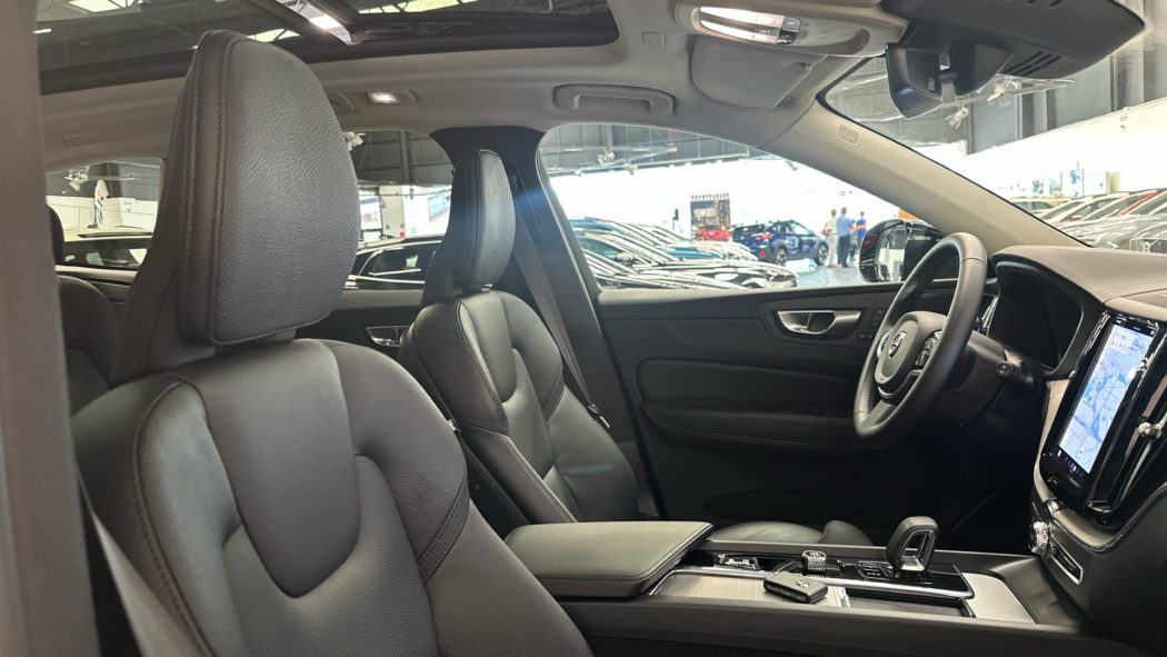 VOLVO XC60 Recharge Dark Ultimate T6 Plug-in Hybrid eAWD Automatic - Imagen 9
