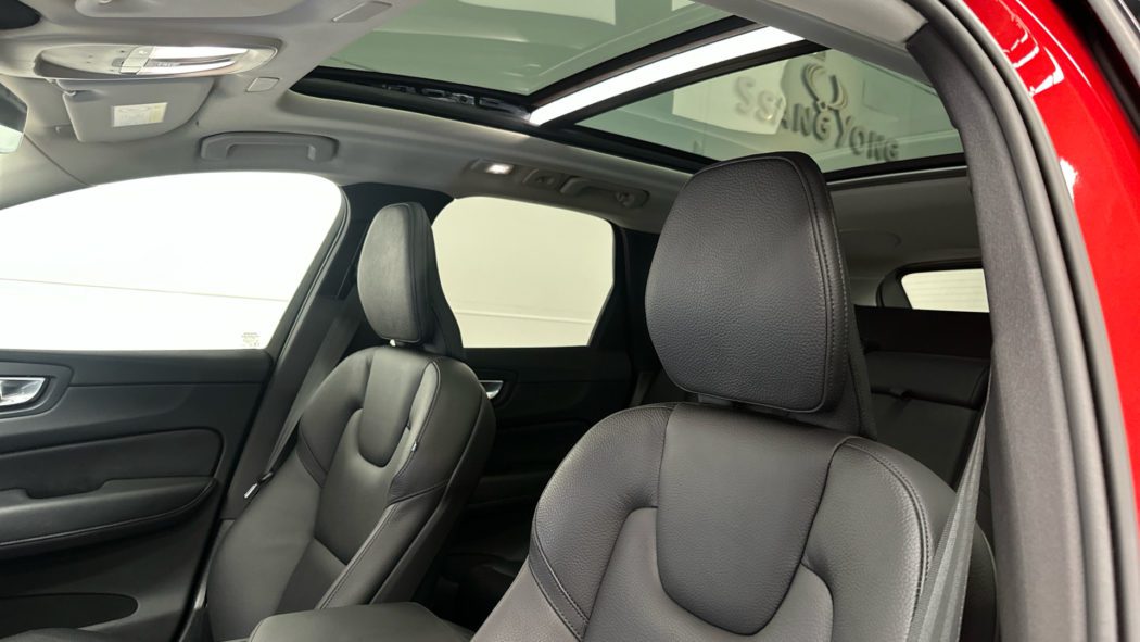 VOLVO XC60 Recharge Dark Ultimate T6 Plug-in Hybrid eAWD Automatic - Imagen 10
