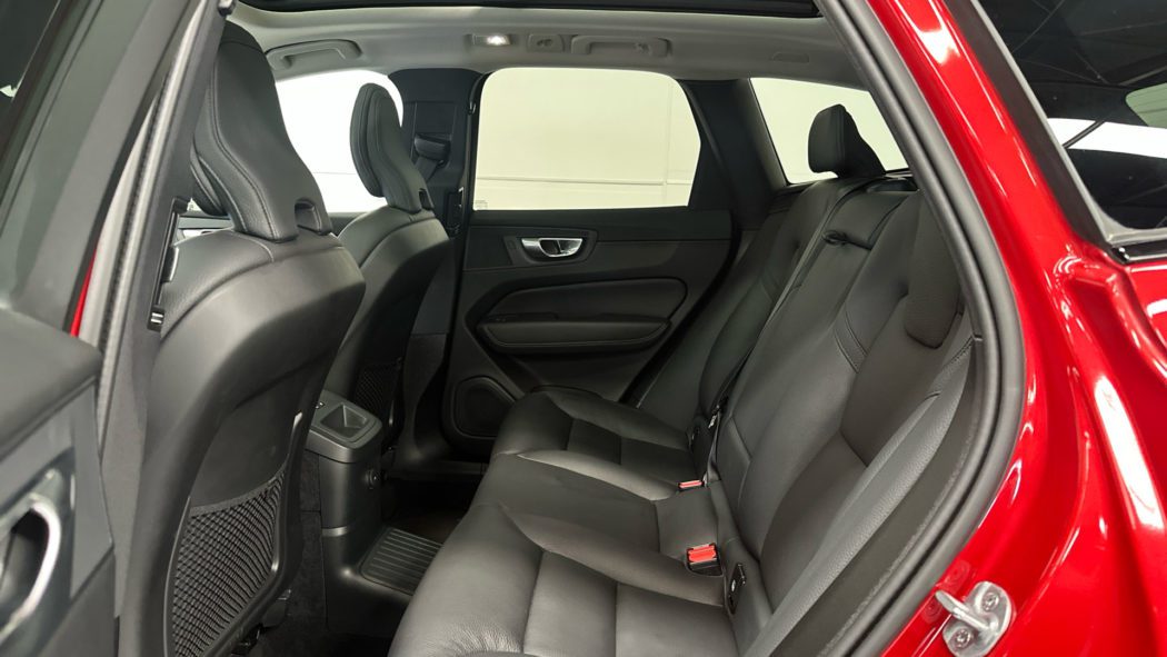 VOLVO XC60 Recharge Dark Ultimate T6 Plug-in Hybrid eAWD Automatic - Imagen 11