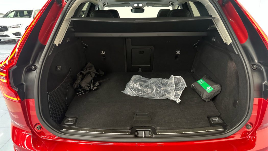 VOLVO XC60 Recharge Dark Ultimate T6 Plug-in Hybrid eAWD Automatic - Imagen 12