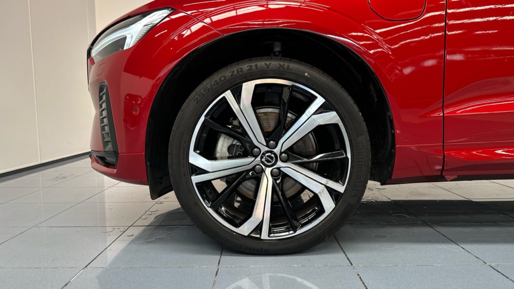 VOLVO XC60 Recharge Dark Ultimate T6 Plug-in Hybrid eAWD Automatic - Imagen 16