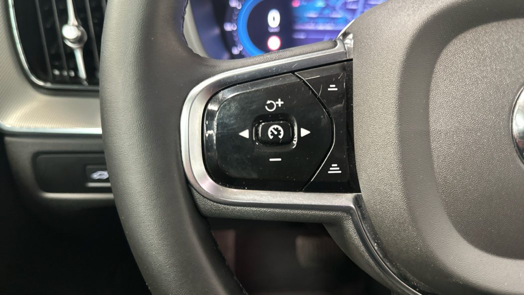 VOLVO XC60 Recharge Dark Ultimate T6 Plug-in Hybrid eAWD Automatic - Imagen 18