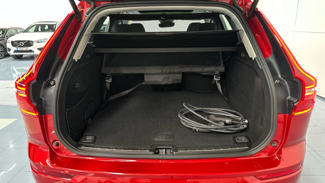 VOLVO XC60 Recharge Plus, T6 AWD Híbrido enchufable, Eléctrico/Gasolina, Dark - Imagen 12