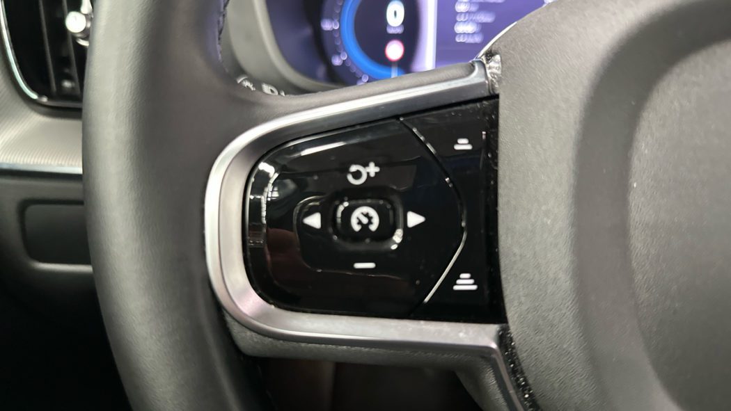 VOLVO XC60 Recharge Plus, T6 AWD Híbrido enchufable, Eléctrico/Gasolina, Dark - Imagen 18