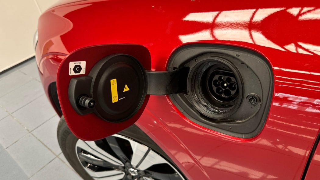 VOLVO XC60 Recharge Plus, T6 AWD Híbrido enchufable, Eléctrico/Gasolina, Dark - Imagen 21