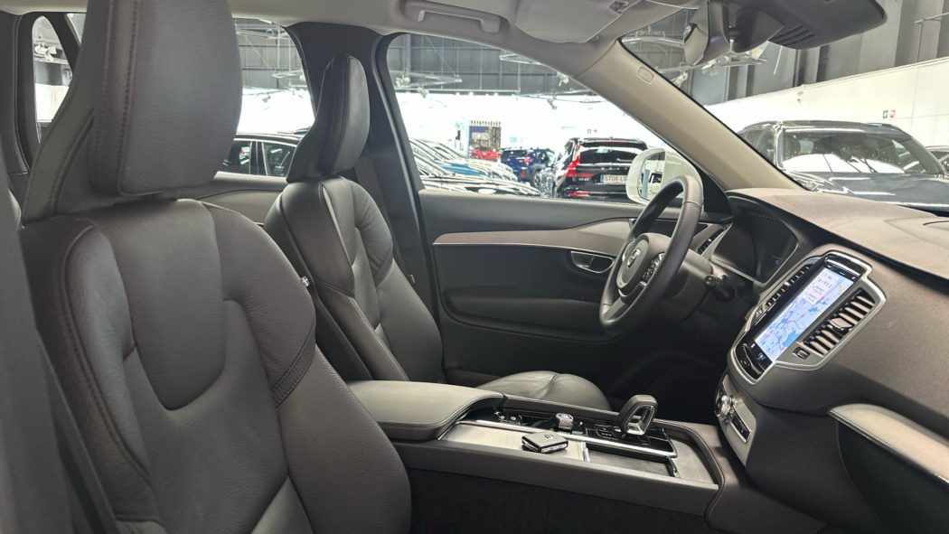 VOLVO XC90 Recharge Core  Bright T8 Plug-in Hybrid AWD - Imagen 9