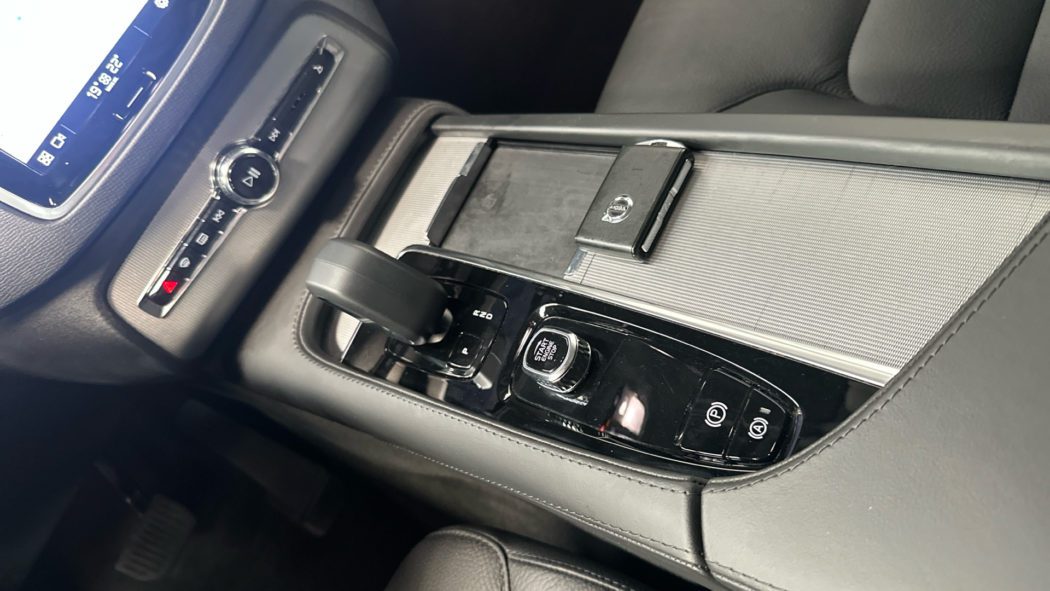 VOLVO XC90 Recharge Core  Bright T8 Plug-in Hybrid AWD - Imagen 17