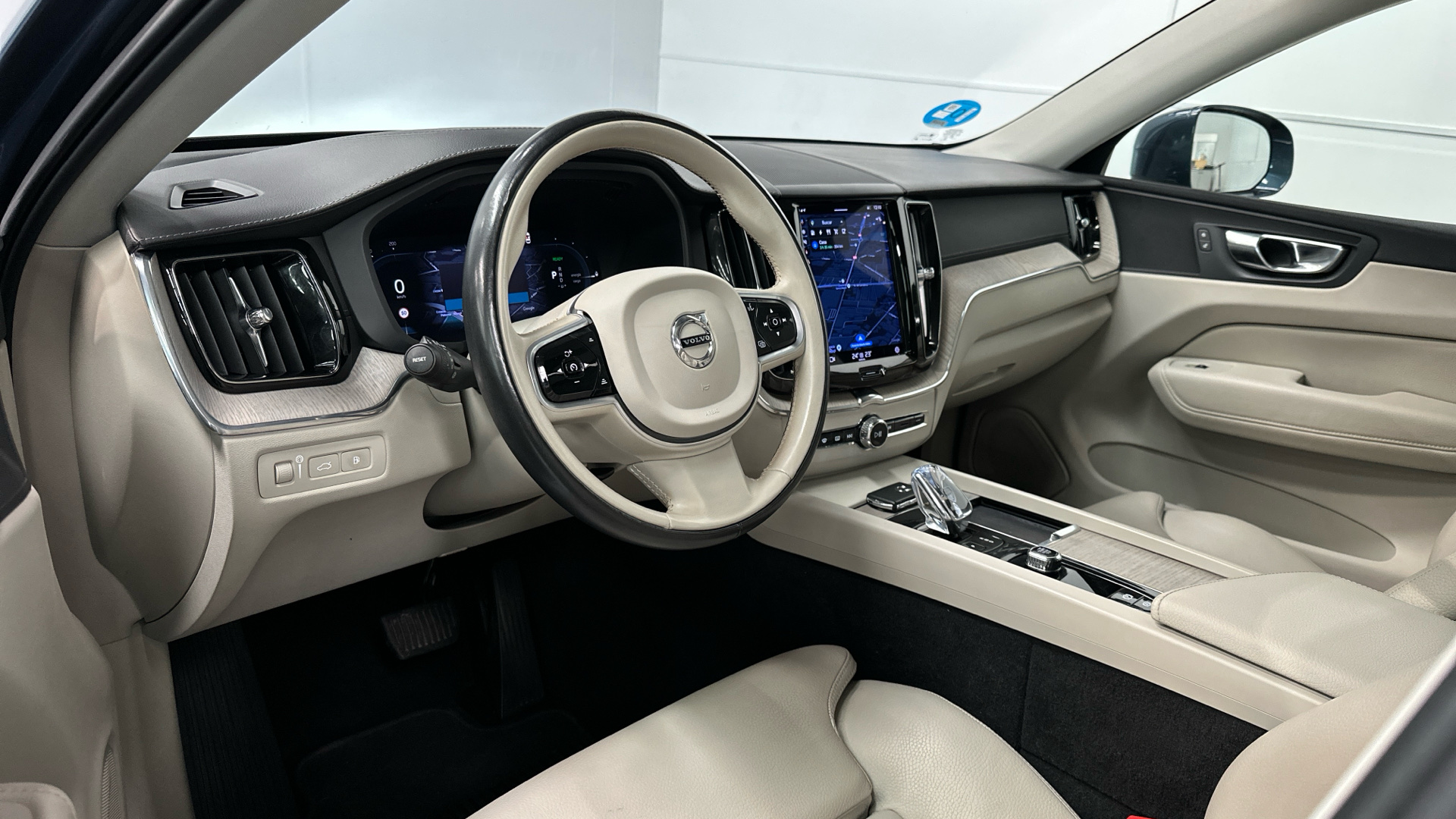 VOLVO XC60 Inscription Recharge T6 AWD Automatic - Imagen 4