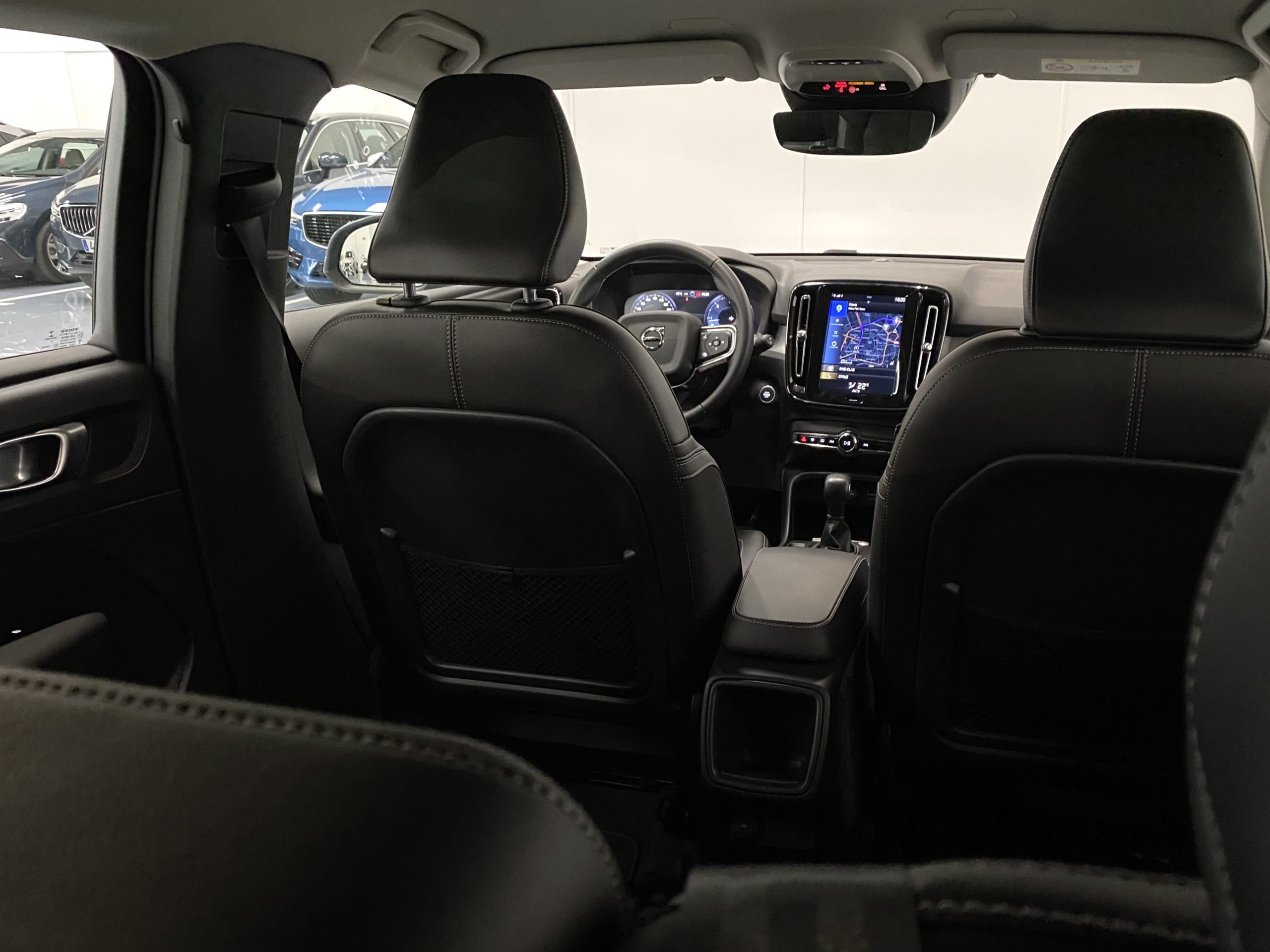 VOLVO XC40 D3 MOMENTUM - Imagen 11