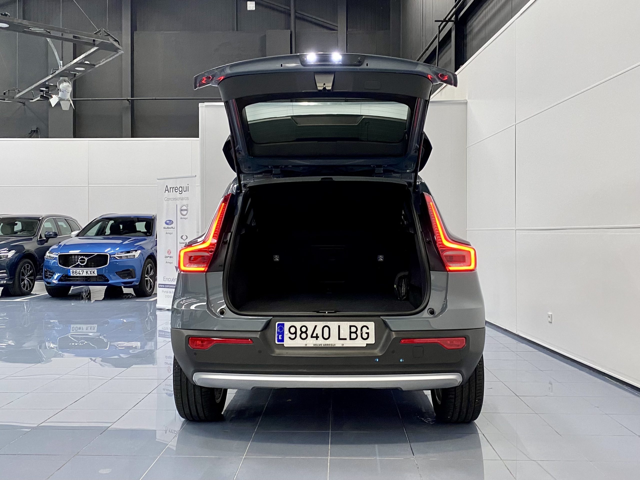VOLVO XC40 D3 MOMENTUM - Imagen 14